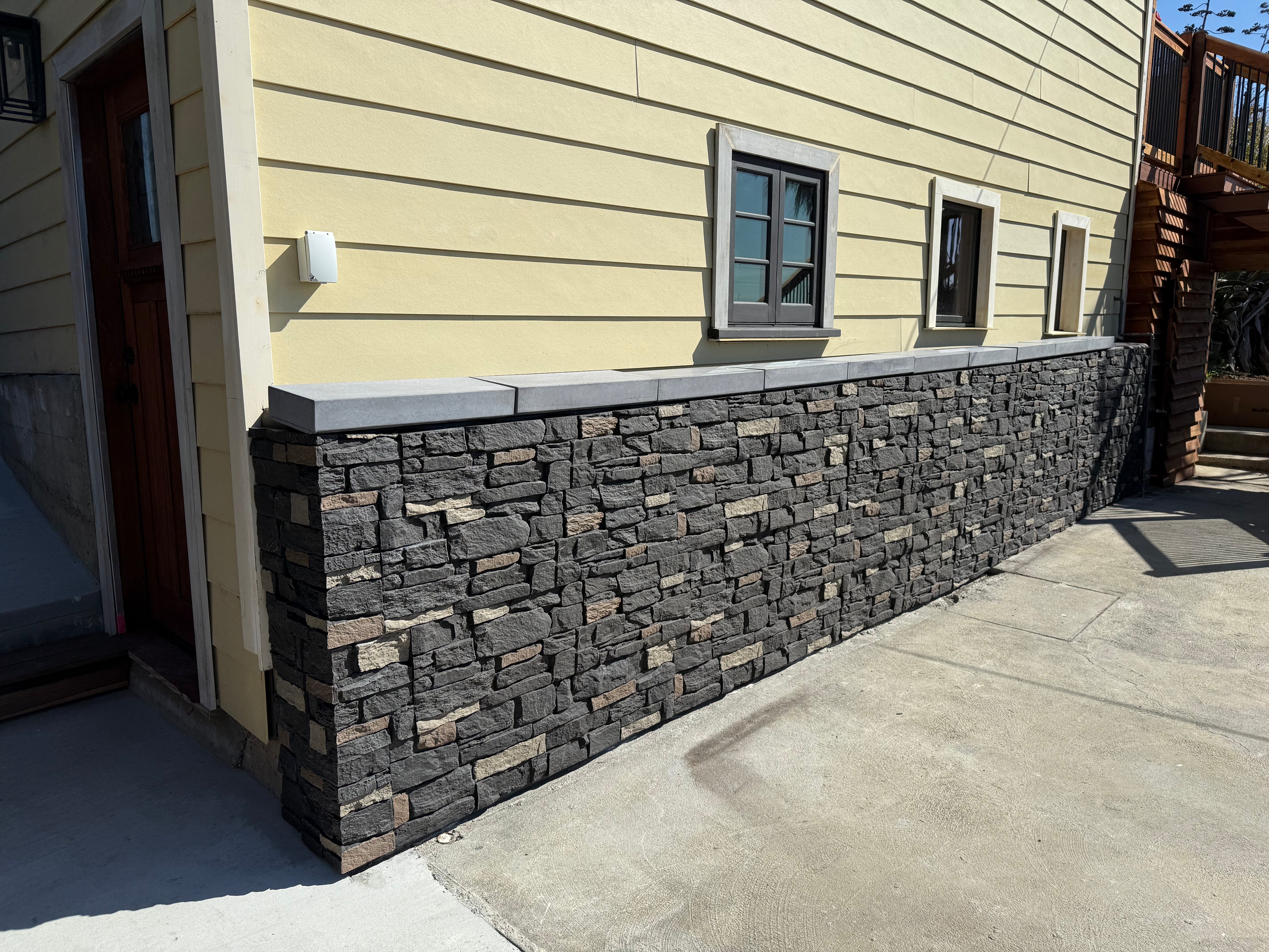 Slate Stone-C (Lava Black / Cedar Gray)