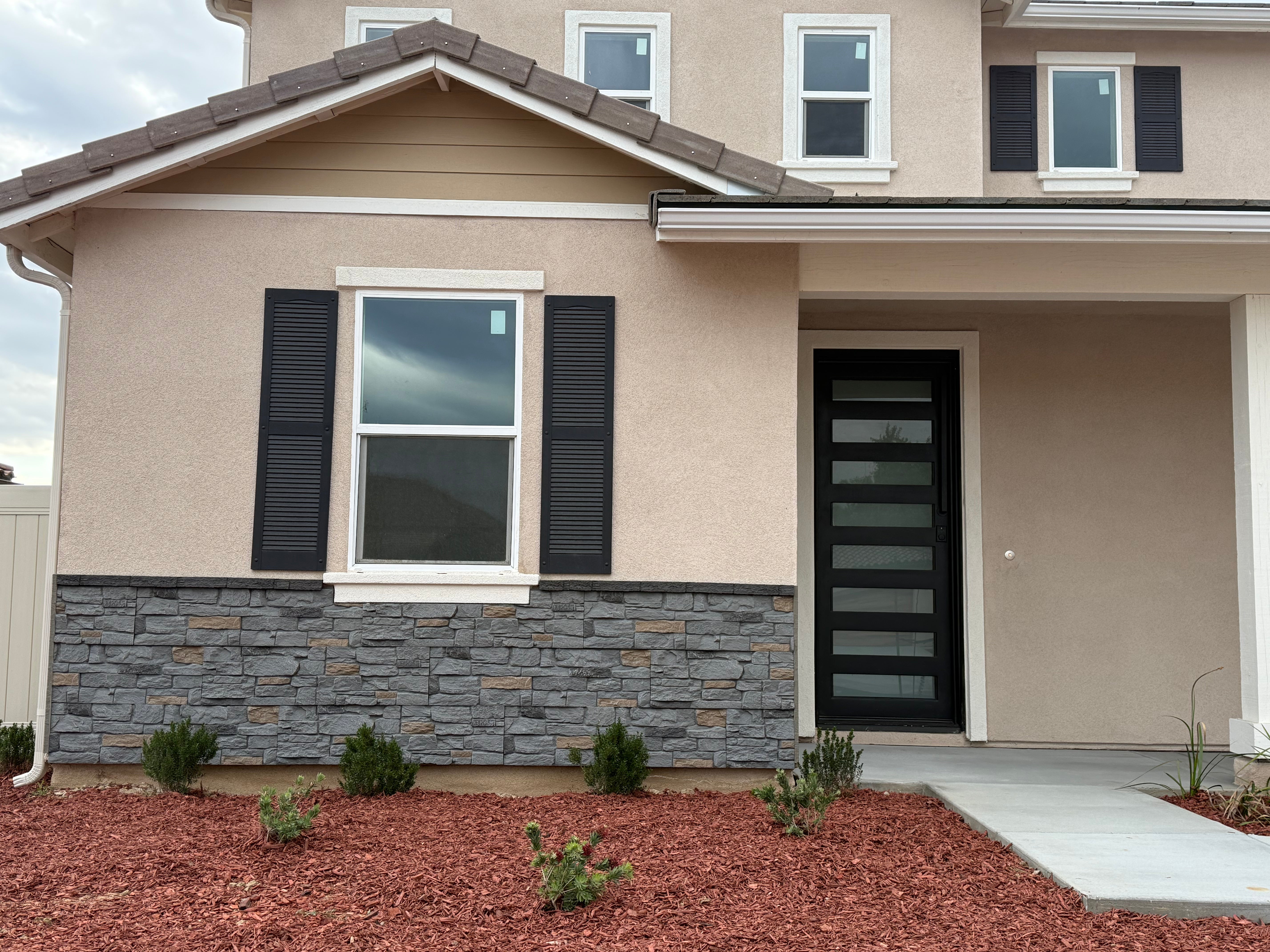 Slate Stone-C (Lava Black / Cedar Gray)