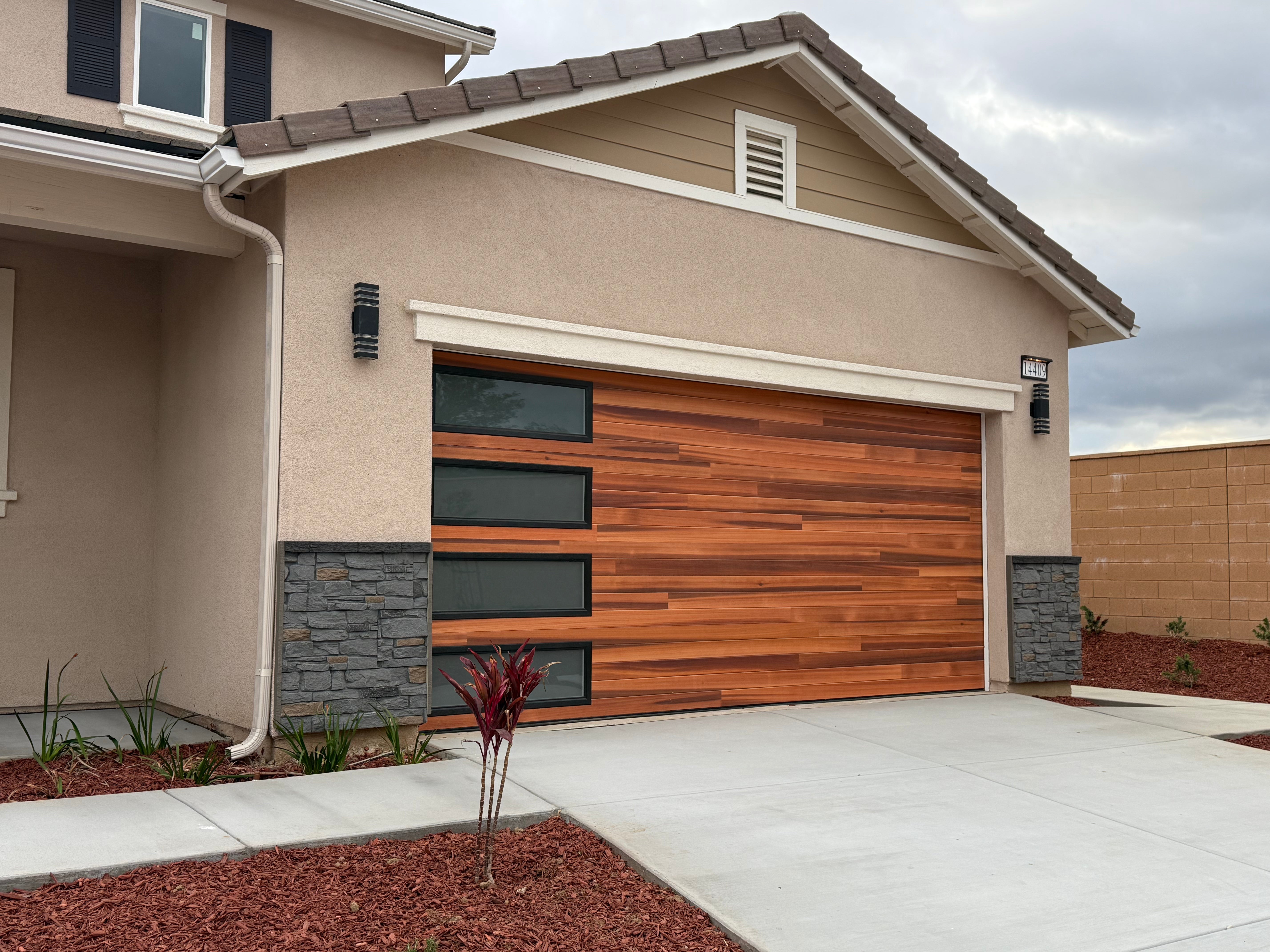 Slate Stone-C (Lava Black / Cedar Gray)