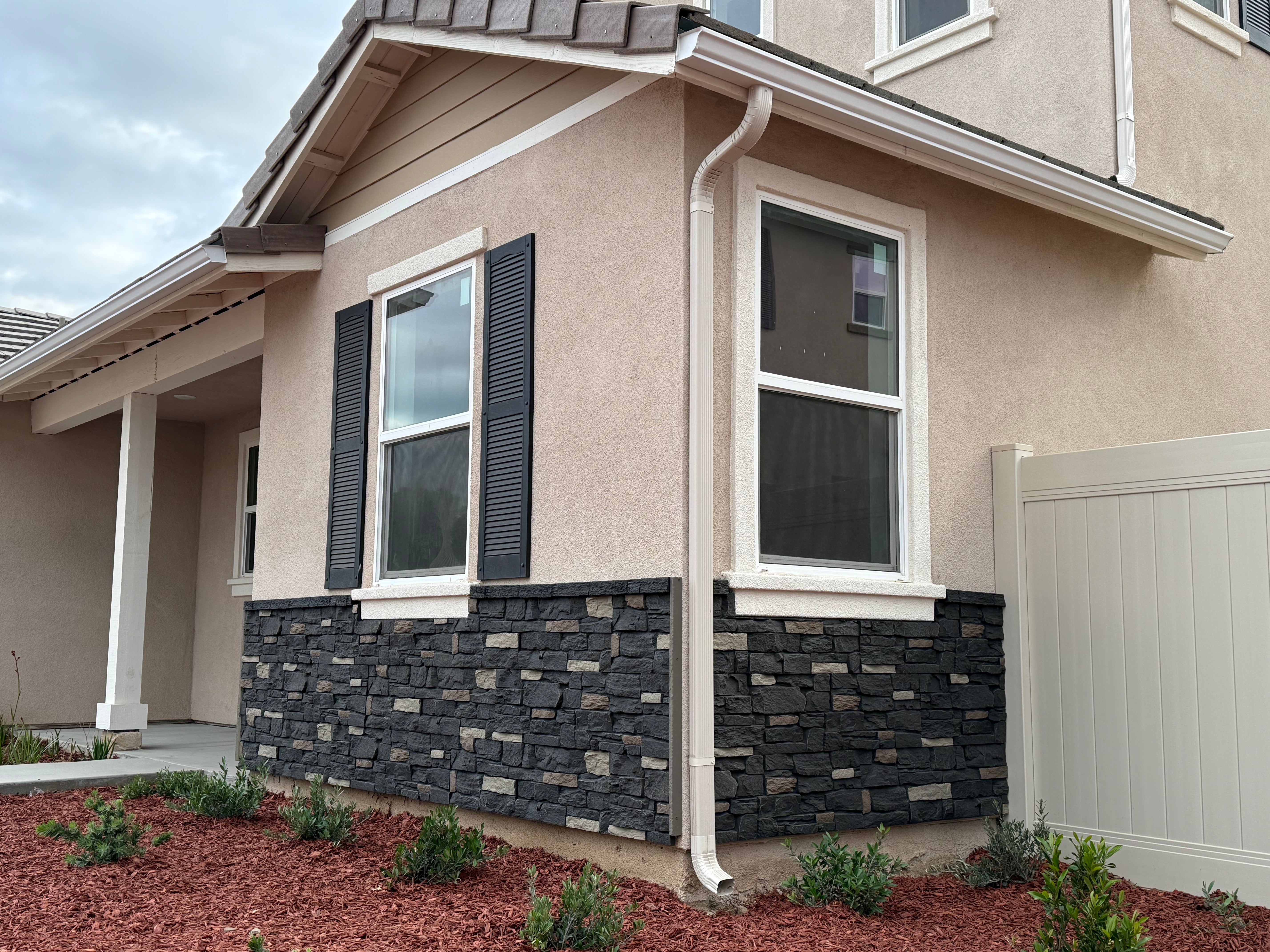 Slate Stone-C (Lava Black / Cedar Gray)