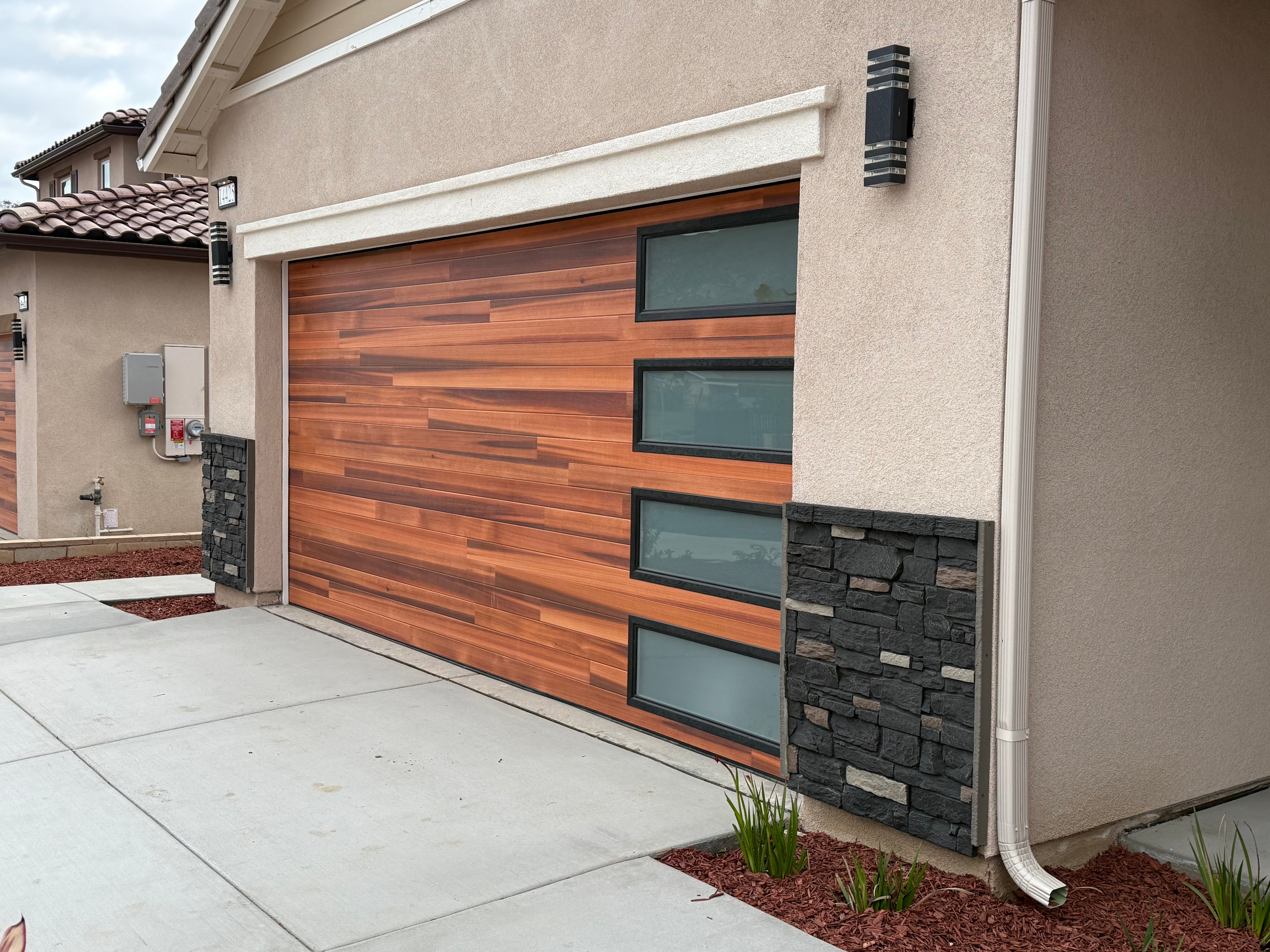 Slate Stone-C (Lava Black / Cedar Gray)
