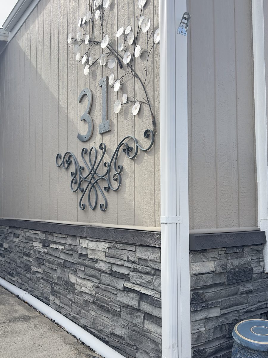 FogStone faux stone corner detail on home exterior skirting